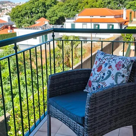 In Funchal- Alto Da Pena Lägenhet