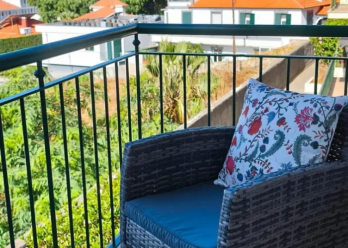 In Funchal- Alto Da Pena Apartment